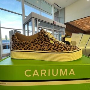 Cariuma OCA low stripe Leopard Print t Canvas Sneaker